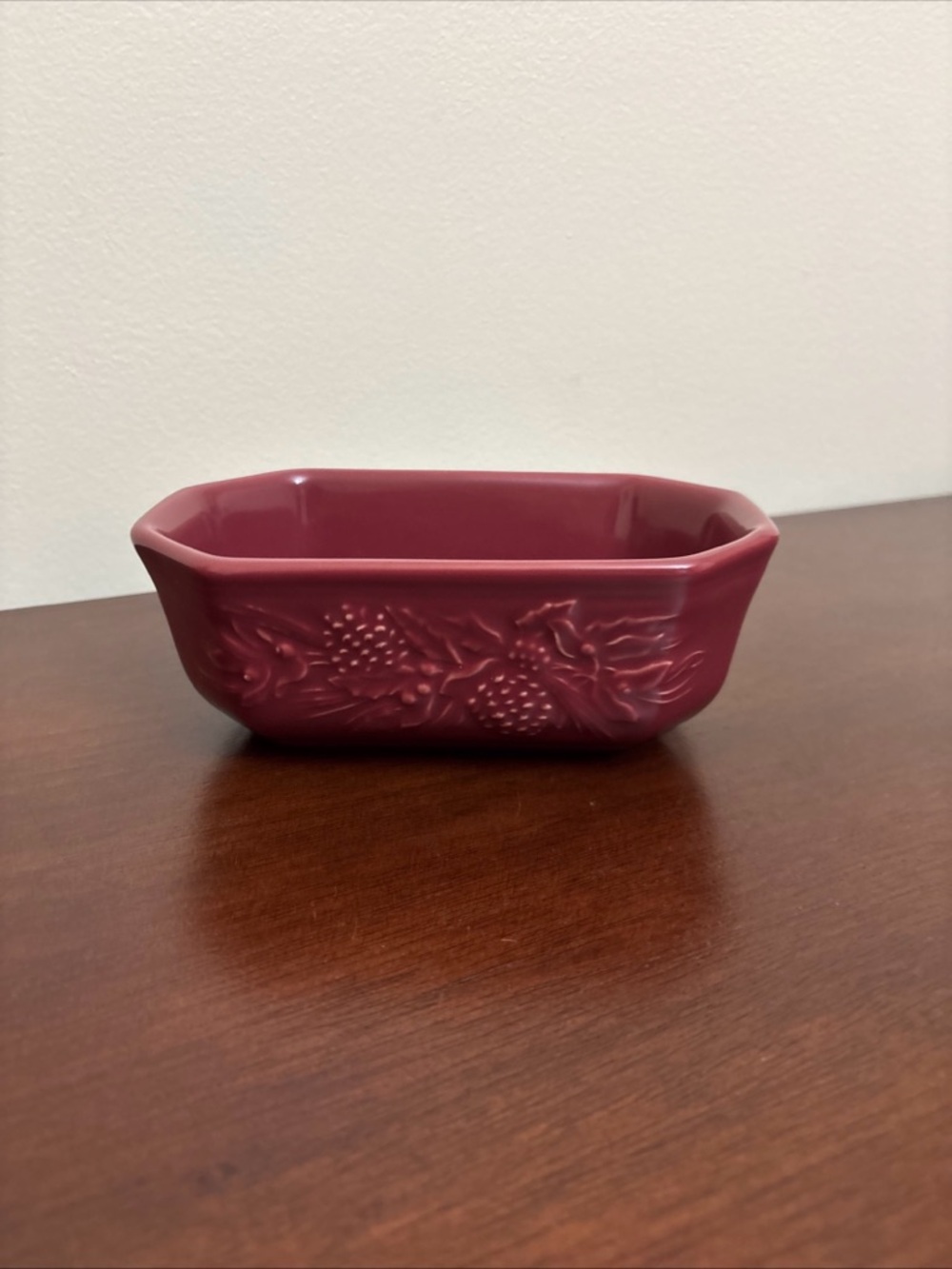 Longaberger Pottery Christmas Embossed Dish Paprika Natures Garland Pine & Holly
